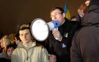 Луценко насчитал вчера на Майдане 800 тысяч и понял, что это – не повторение «Оранжевой революции»